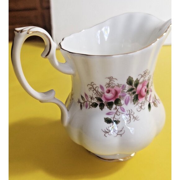 Royal Albert Lavender Rose Cream & Sugar Bowl Set Like New - Picture 4 of 16